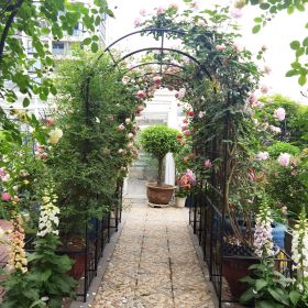 Metal Garden Arch with Plant Pot Garden Arbor Trellis Climbing Plants Support Rose Arch Black